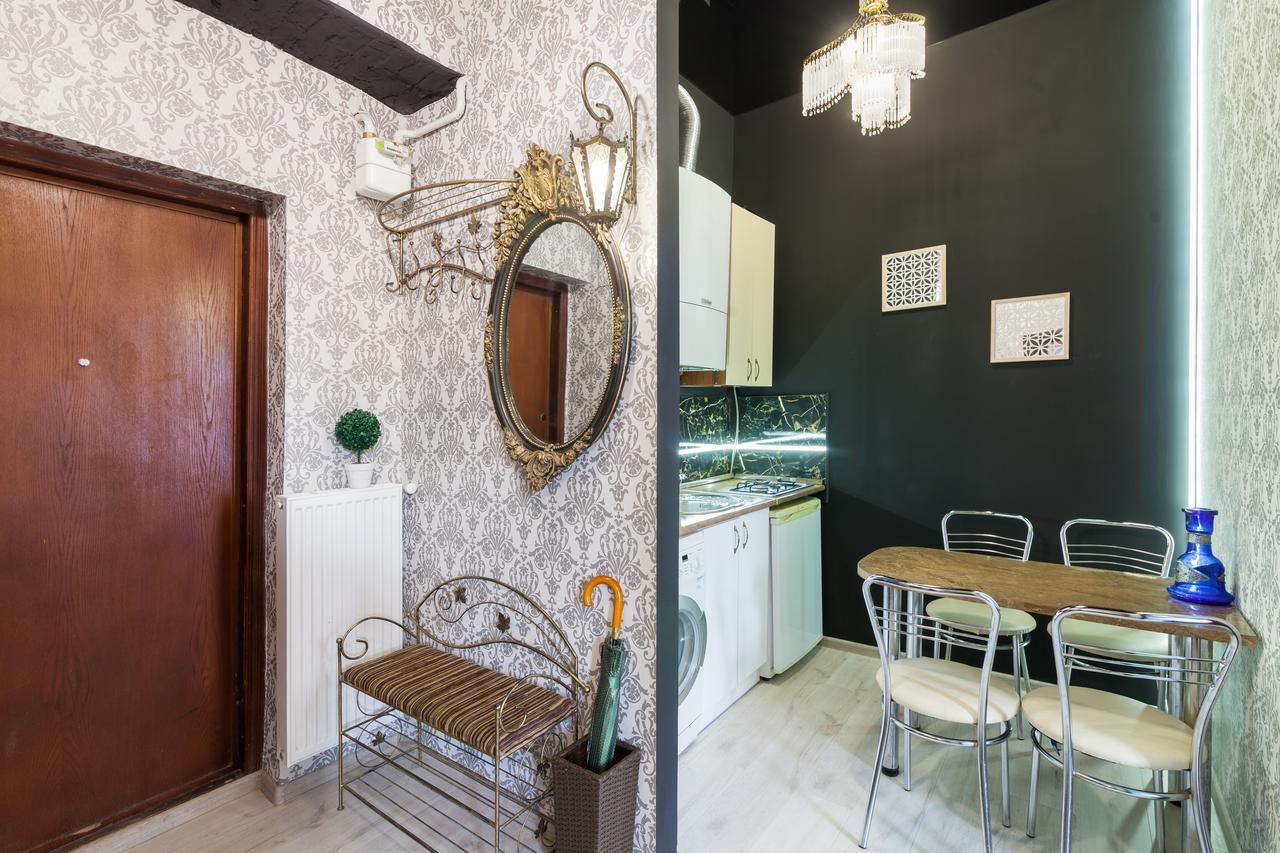 Austrian Apartments Leopolli Near Railway Station Lviv Bagian luar foto