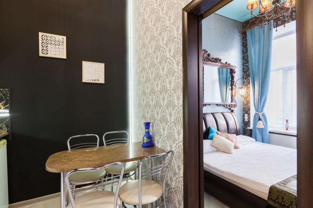 Austrian Apartments Leopolli Near Railway Station Lviv Bagian luar foto